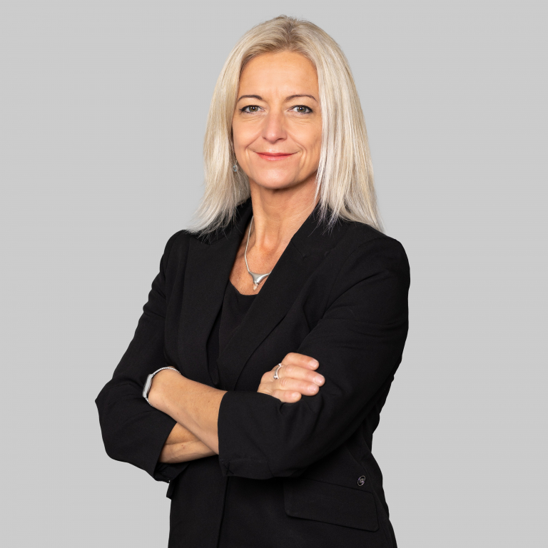 dr Besenyei Mónika